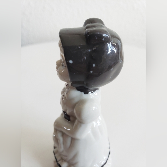 Vintage Porcelain Girl In Bonnet W/Parasol Detailed Figurine - Picture 3 of 13